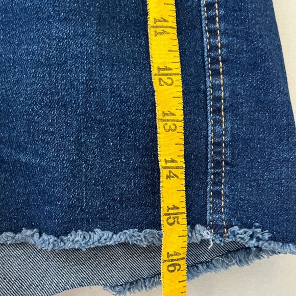 Levi Strauss Signature shorts size 12 gently used. - Picture 4 of 5